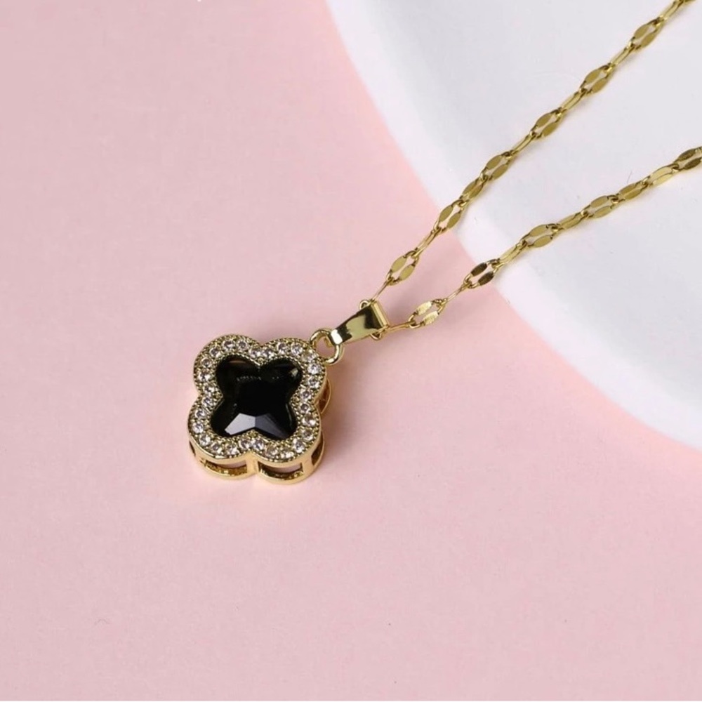 18‎ K Gold Plated Cubic Zirconia Flower Clover Necklace Lucky Clover.